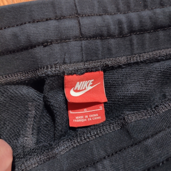 GUC Nike Air Sweatpants - Picture 3 of 6